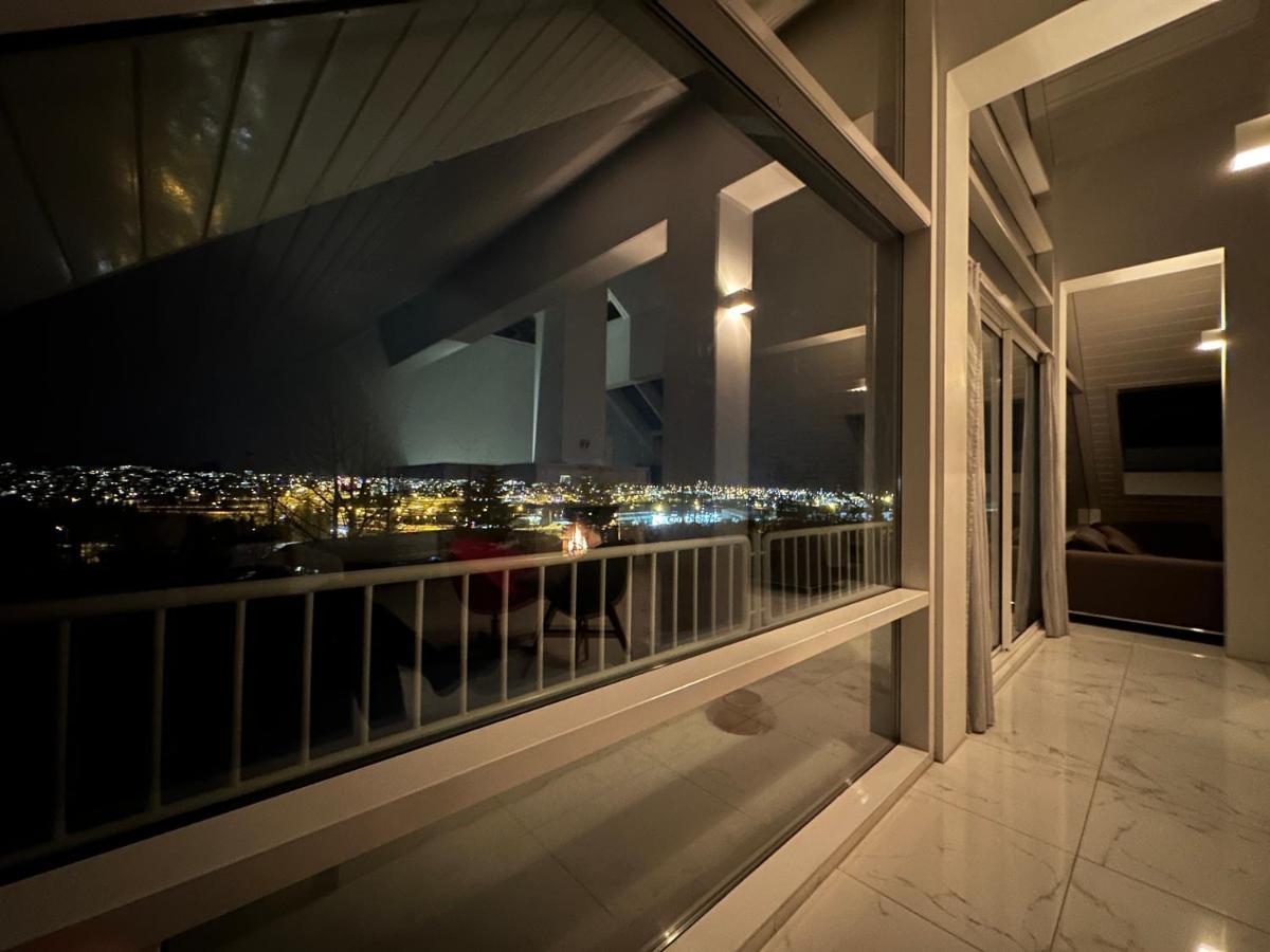Big Villa Centrally Located In Reykjavík Exteriör bild