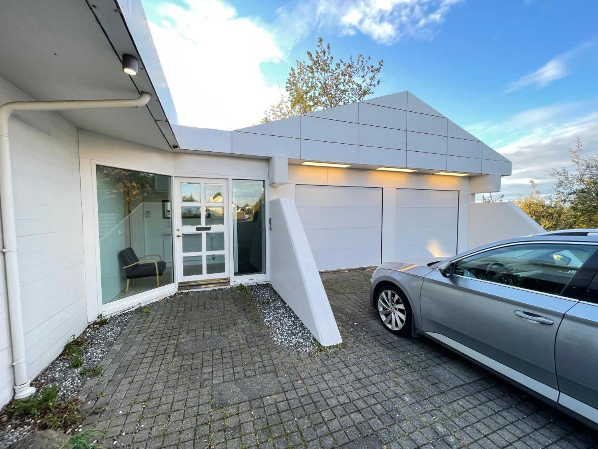 Big Villa Centrally Located In Reykjavík Exteriör bild