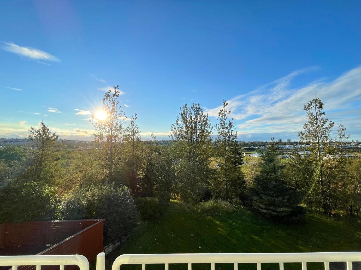 Big Villa Centrally Located In Reykjavík Exteriör bild